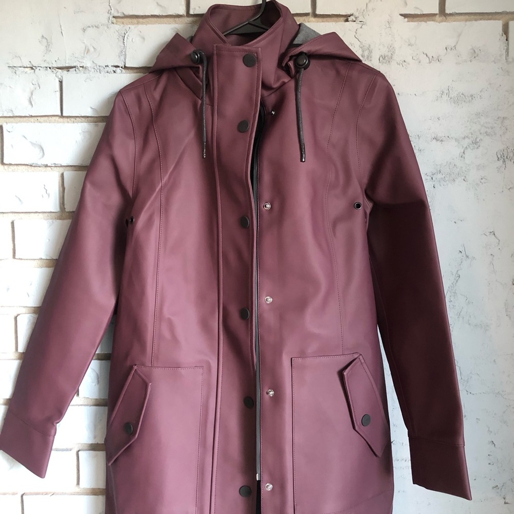 NWOT Ugg Maroon Raincoat Size Small